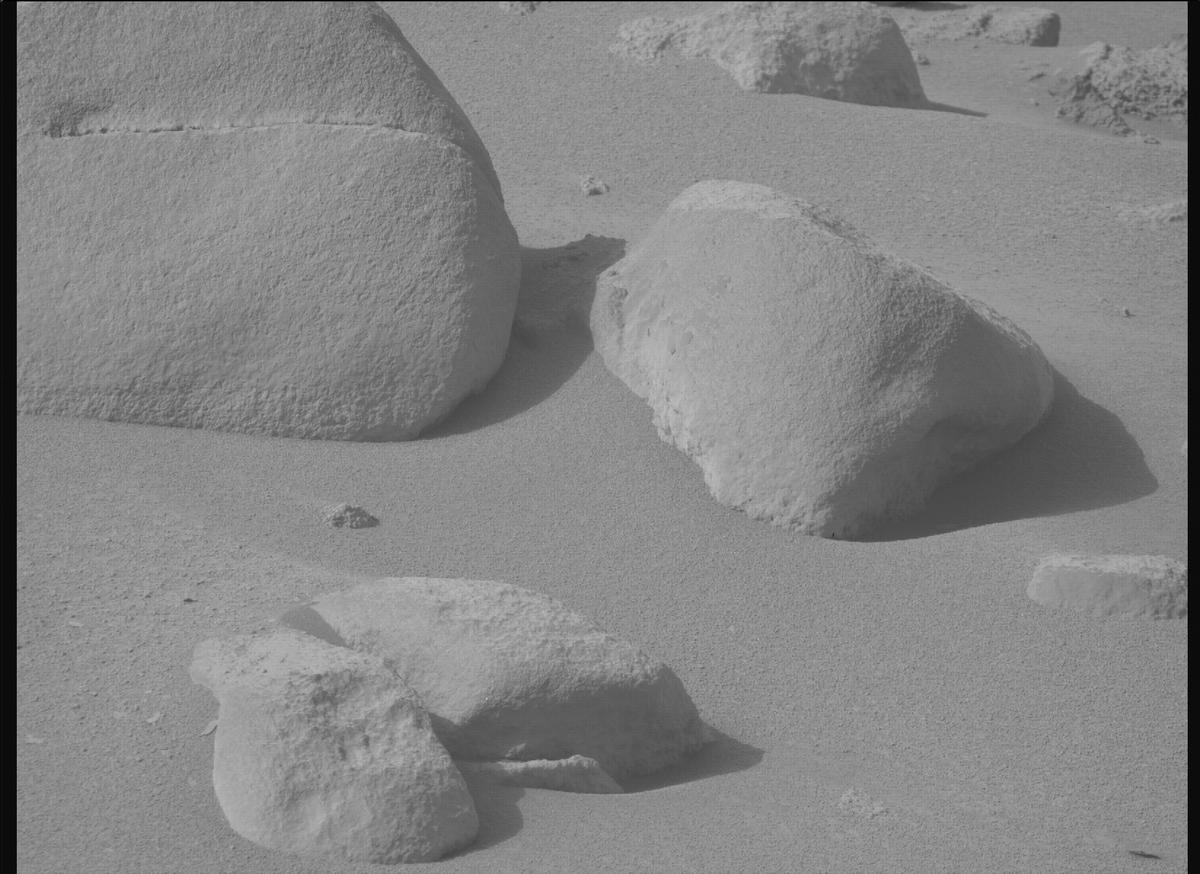 This image was taken by MCZ_RIGHT onboard NASA's Mars rover Perseverance on Sol 1117