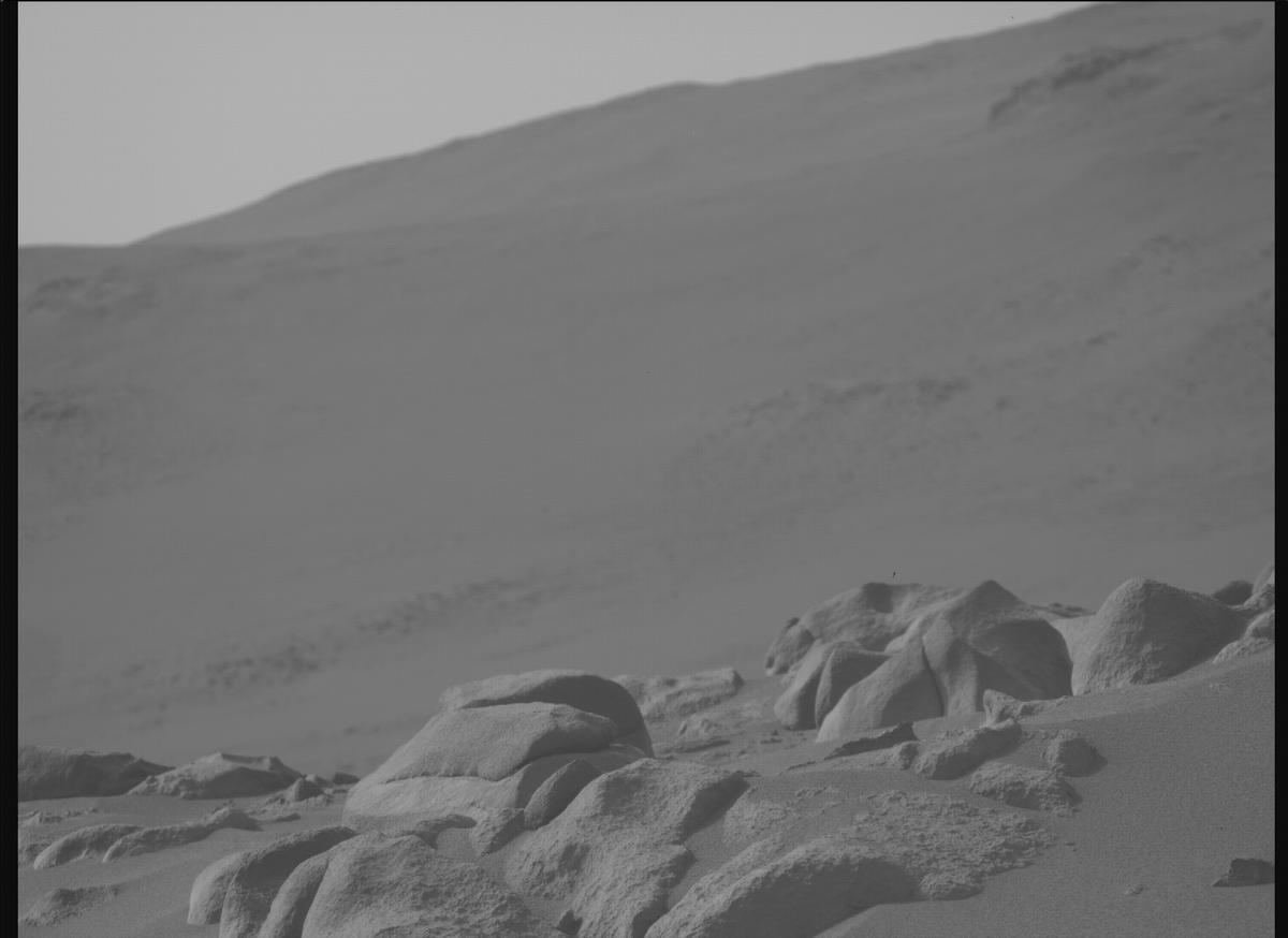 This image was taken by MCZ_RIGHT onboard NASA's Mars rover Perseverance on Sol 1118