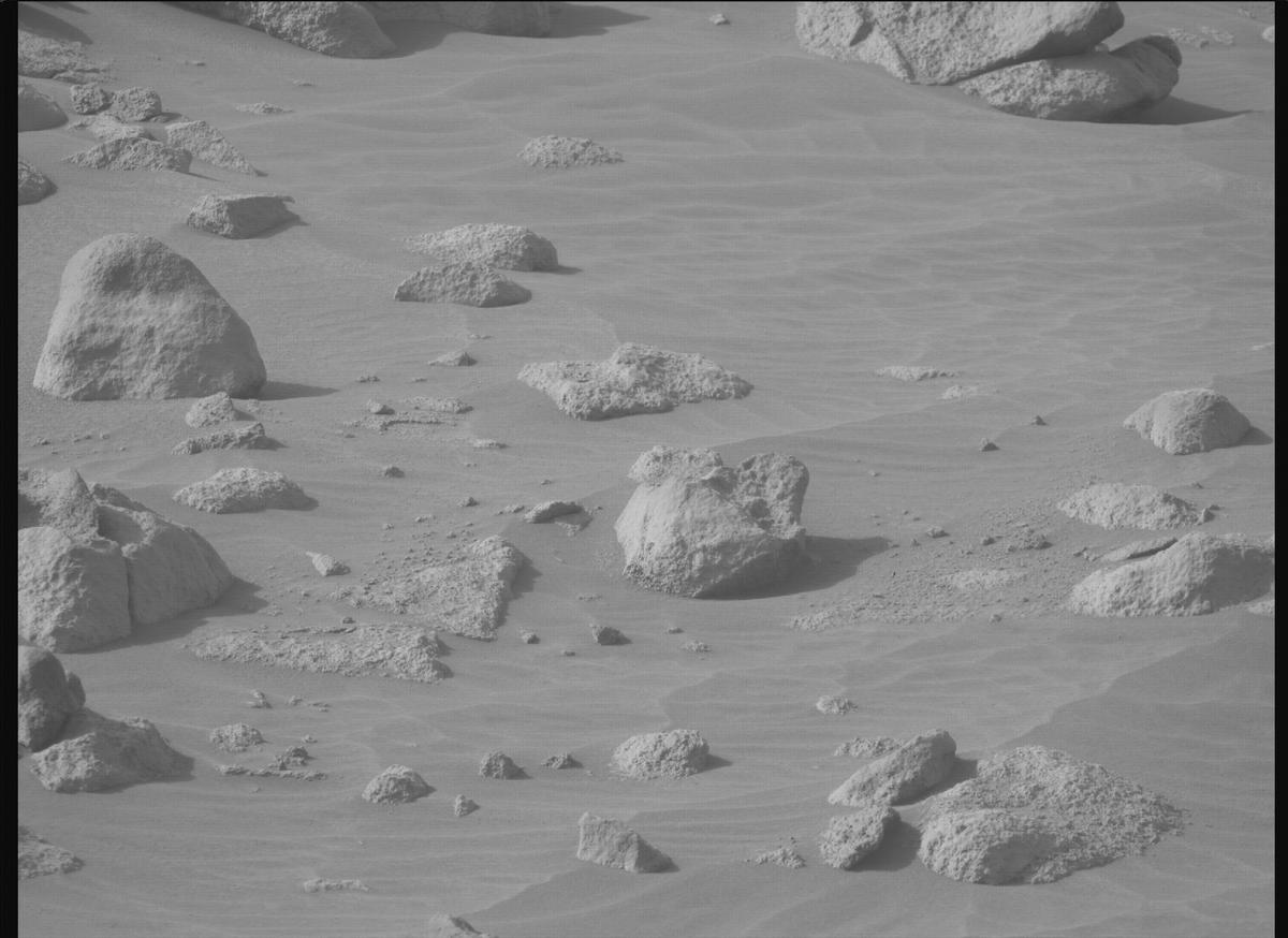 This image was taken by MCZ_RIGHT onboard NASA's Mars rover Perseverance on Sol 1118