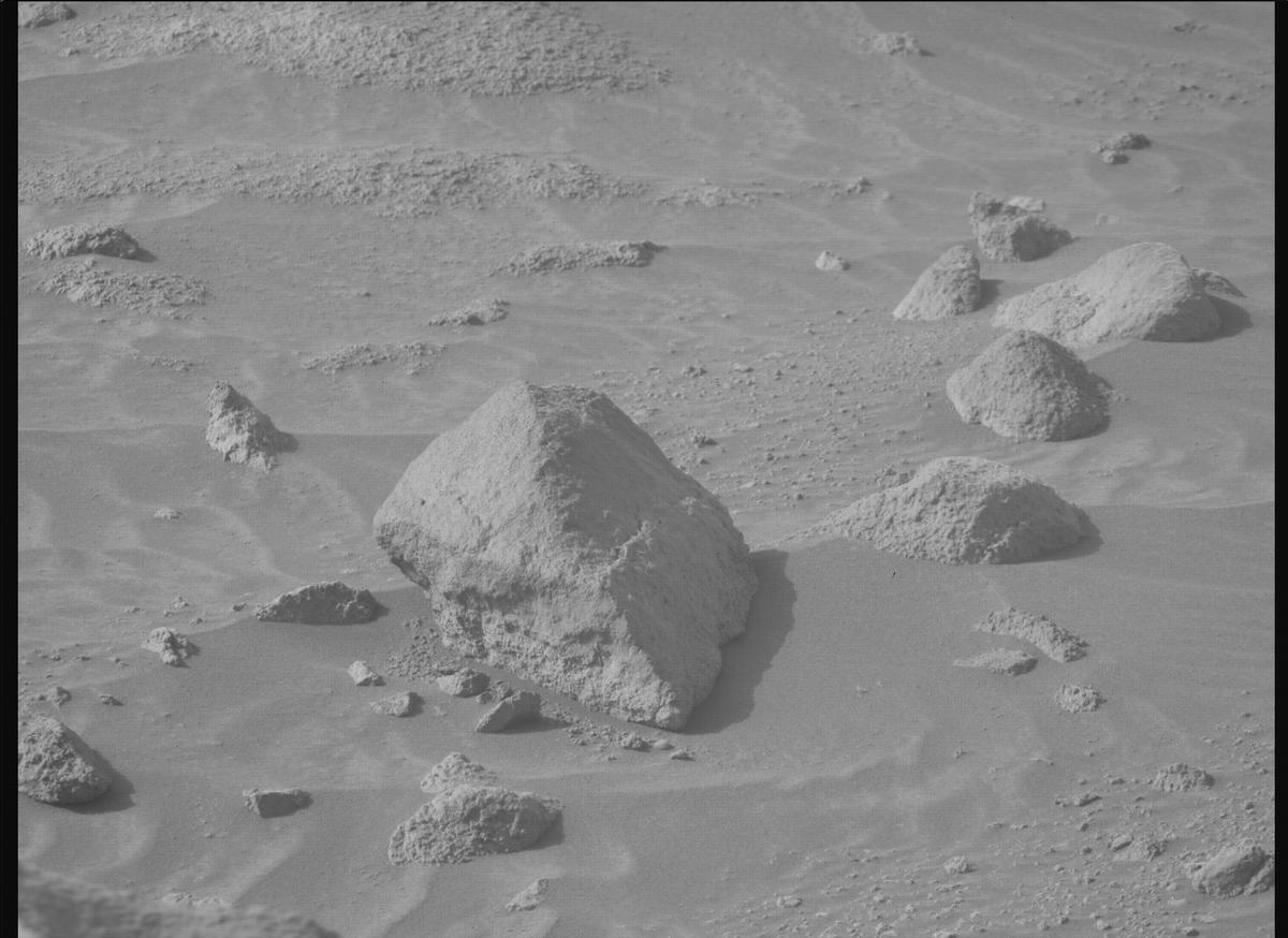 This image was taken by MCZ_RIGHT onboard NASA's Mars rover Perseverance on Sol 1118