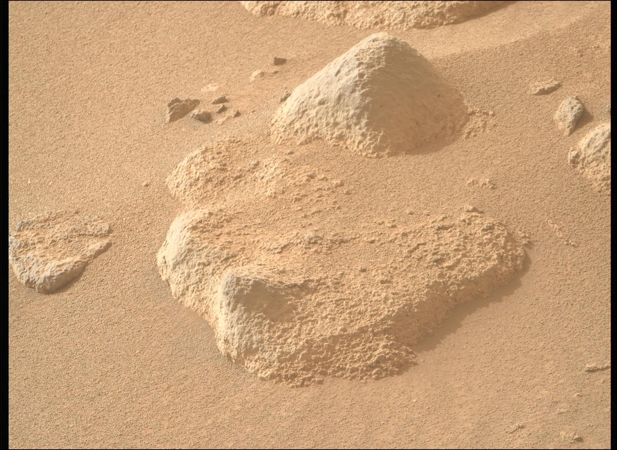 This image was taken by MCZ_RIGHT onboard NASA's Mars rover Perseverance on Sol 1118