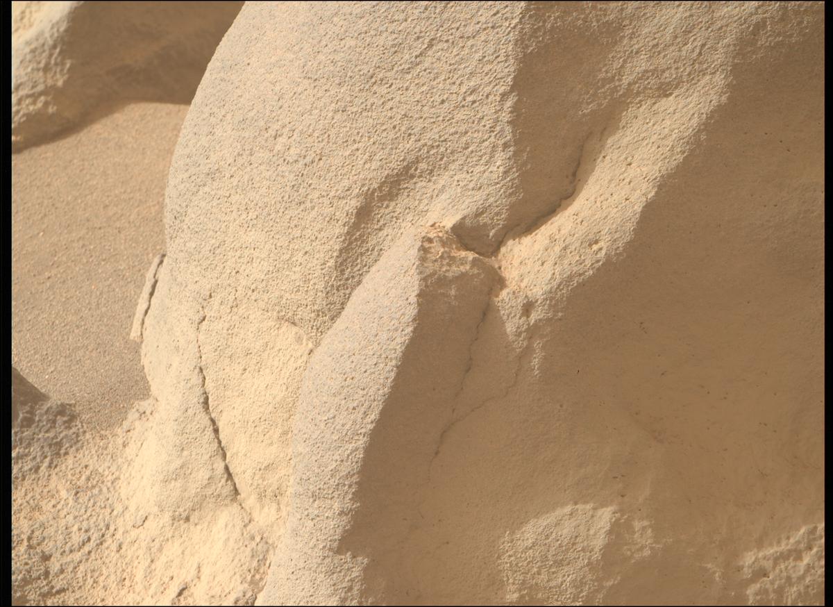 This image was taken by MCZ_RIGHT onboard NASA's Mars rover Perseverance on Sol 1118