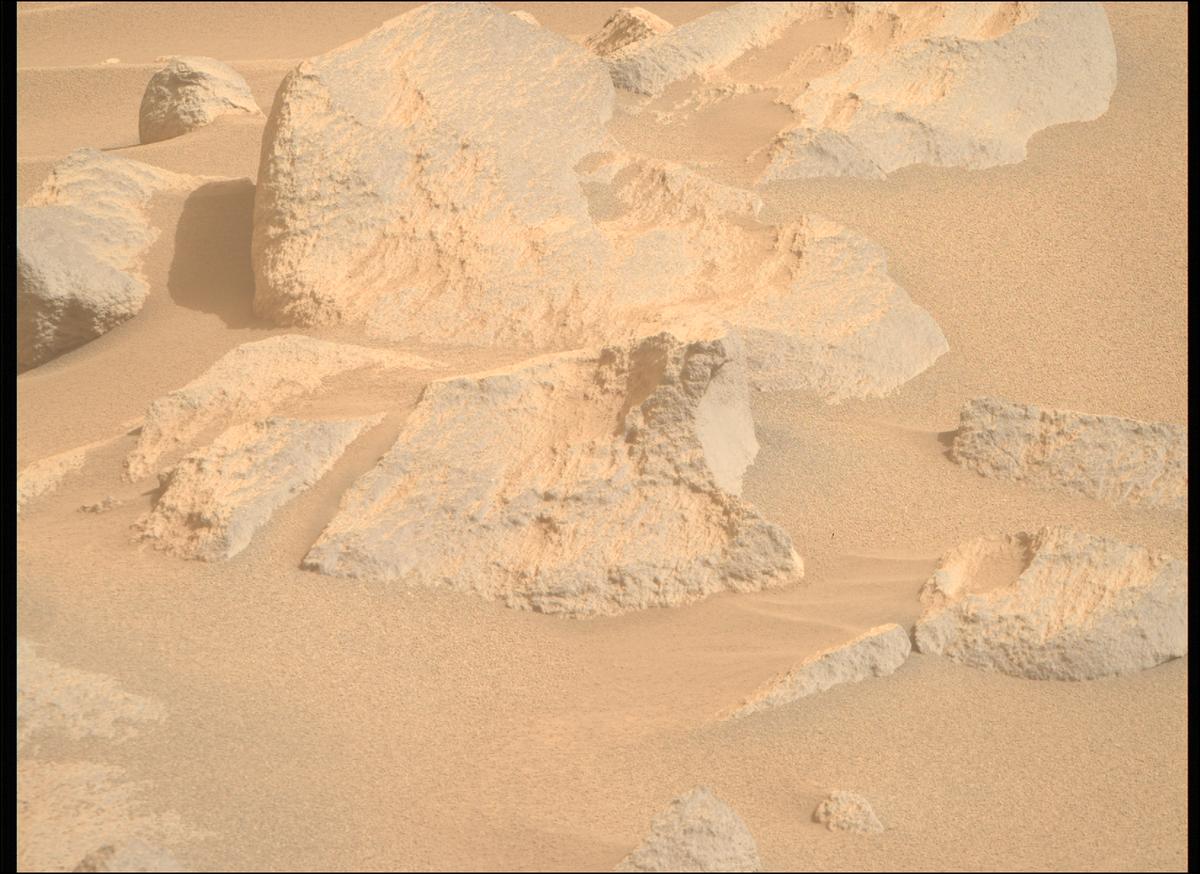 This image was taken by MCZ_RIGHT onboard NASA's Mars rover Perseverance on Sol 1119