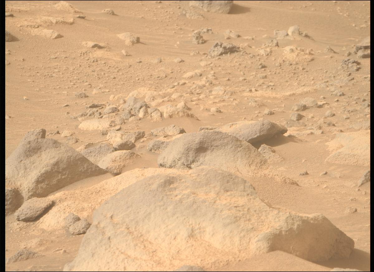 This image was taken by MCZ_RIGHT onboard NASA's Mars rover Perseverance on Sol 1120