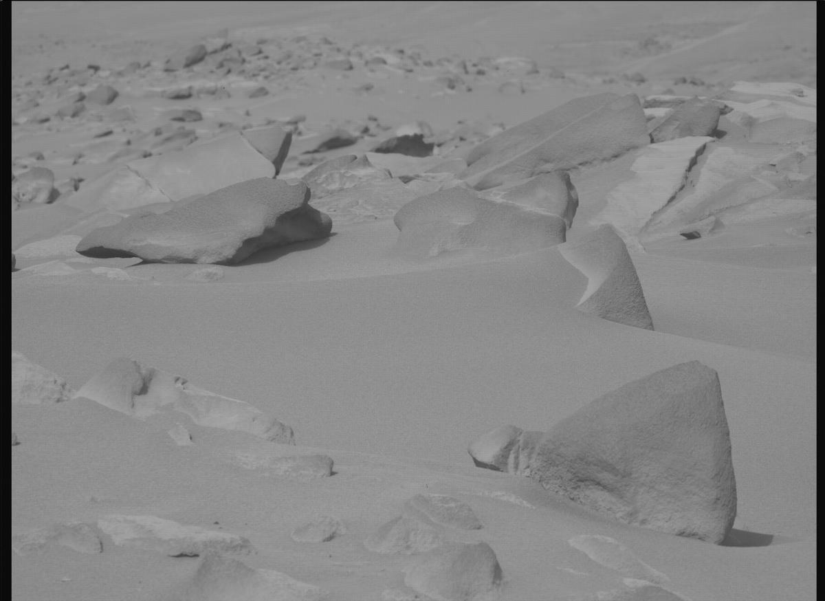 This image was taken by MCZ_LEFT onboard NASA's Mars rover Perseverance on Sol 1123