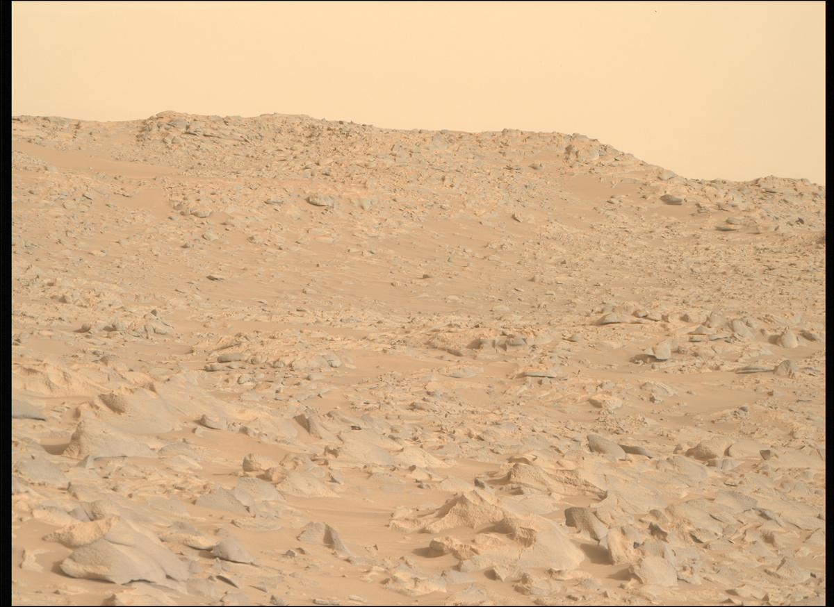 This image was taken by MCZ_RIGHT onboard NASA's Mars rover Perseverance on Sol 1129