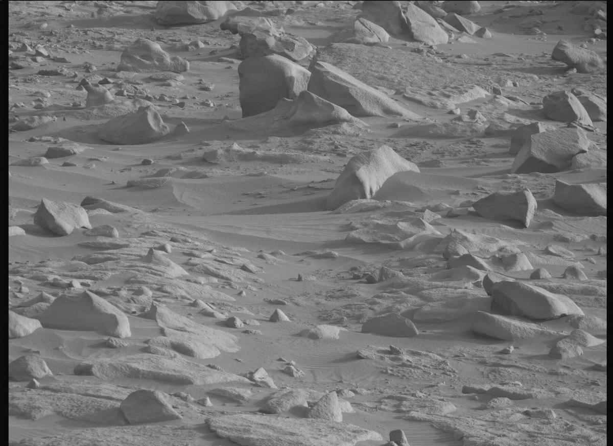 This image was taken by MCZ_RIGHT onboard NASA's Mars rover Perseverance on Sol 1129