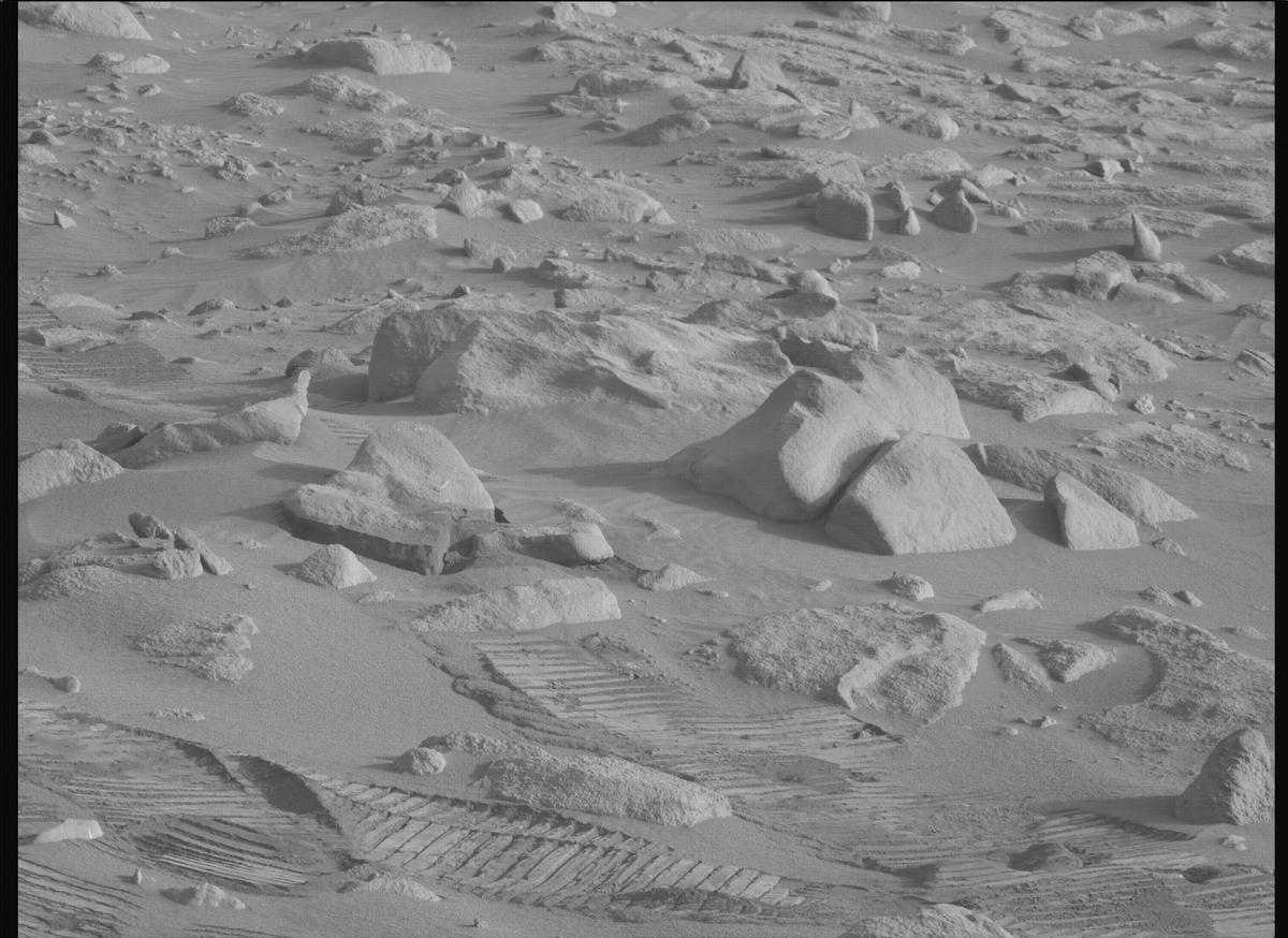 This image was taken by MCZ_RIGHT onboard NASA's Mars rover Perseverance on Sol 1129