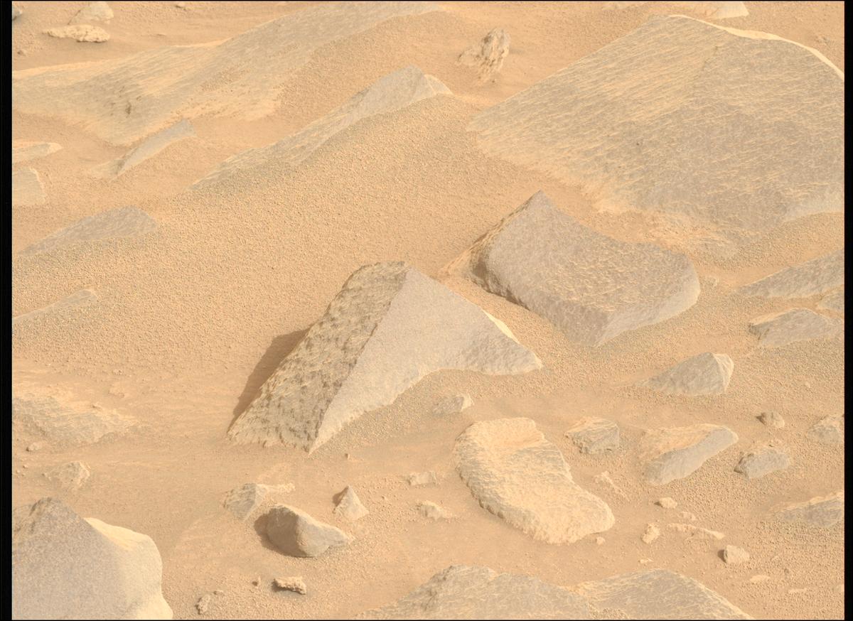 This image was taken by MCZ_LEFT onboard NASA's Mars rover Perseverance on Sol 1136