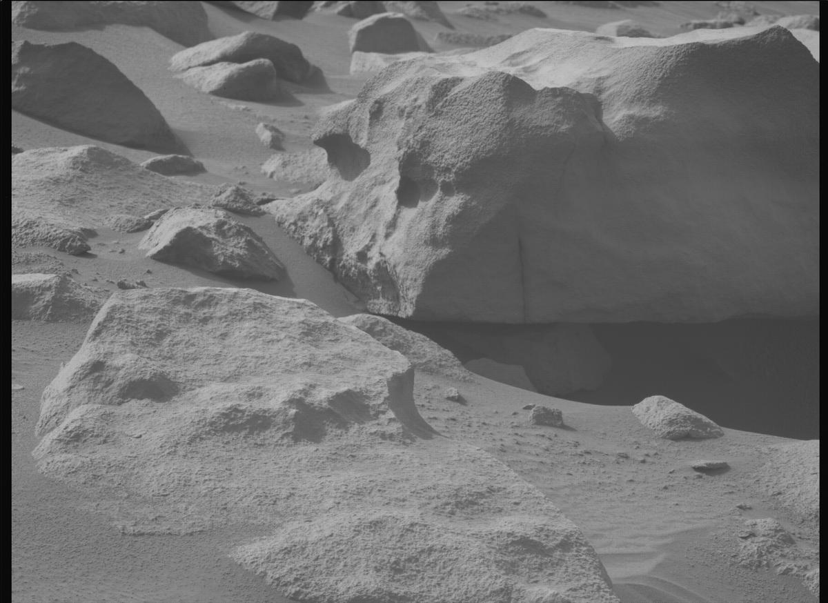 This image was taken by MCZ_LEFT onboard NASA's Mars rover Perseverance on Sol 1137
