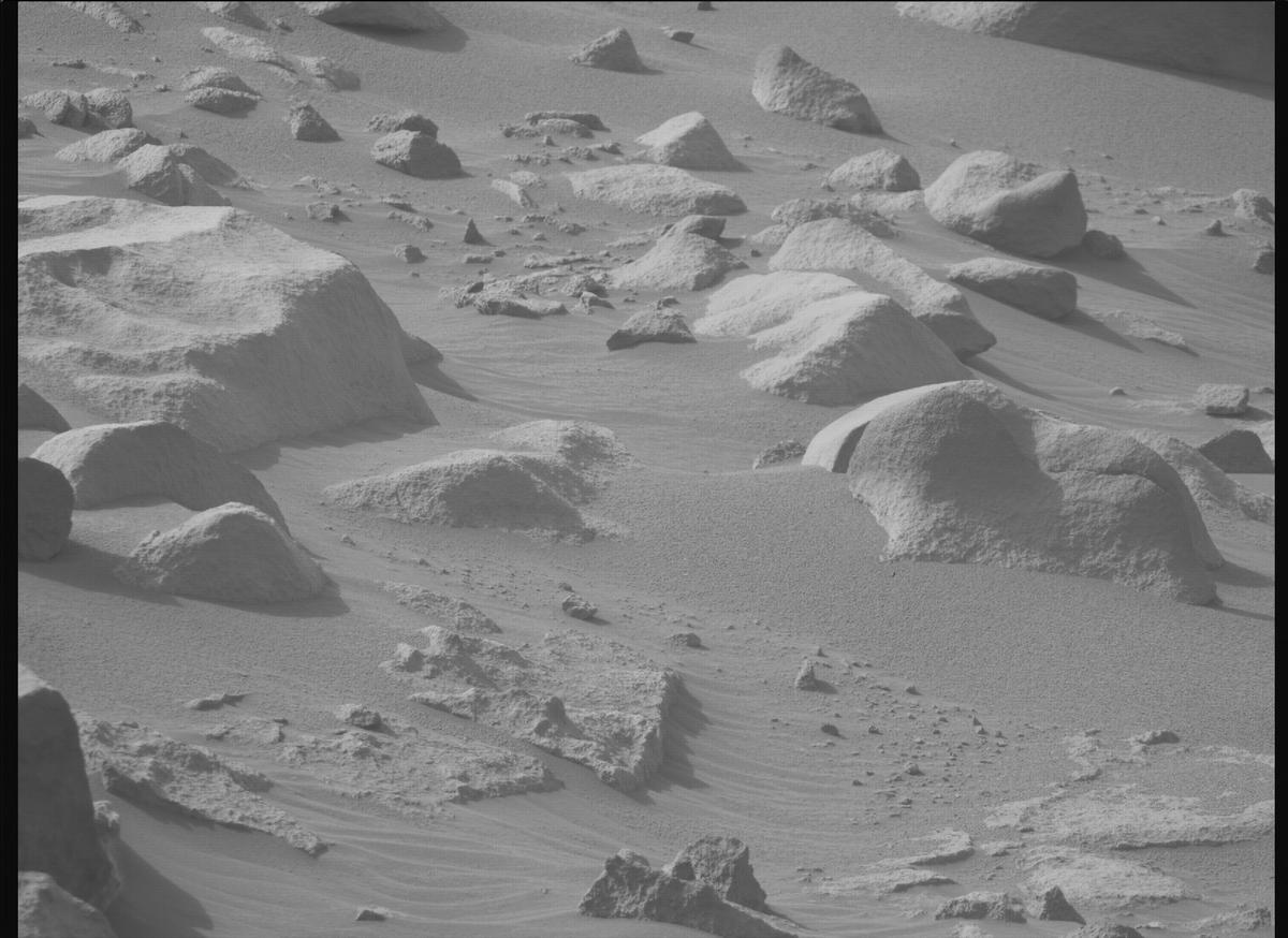 This image was taken by MCZ_RIGHT onboard NASA's Mars rover Perseverance on Sol 1137