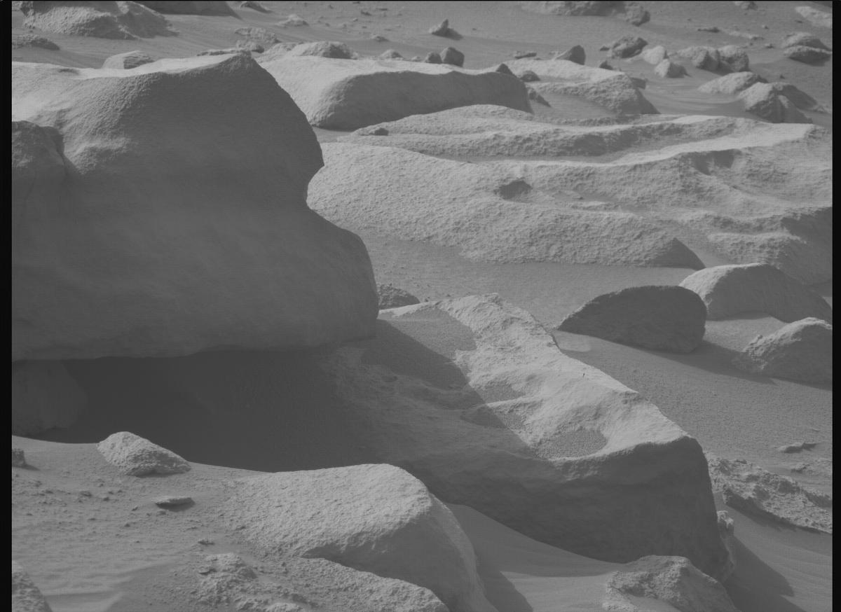 This image was taken by MCZ_RIGHT onboard NASA's Mars rover Perseverance on Sol 1137