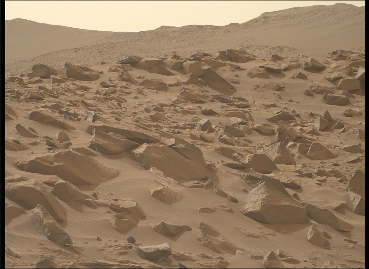 This image was taken by MCZ_RIGHT onboard NASA's Mars rover Perseverance on Sol 1141