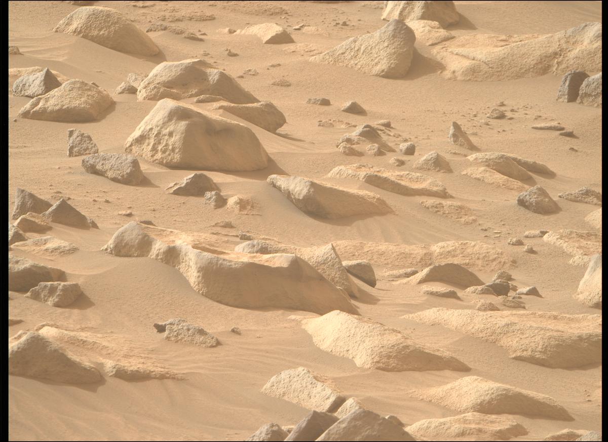 This image was taken by MCZ_RIGHT onboard NASA's Mars rover Perseverance on Sol 1144