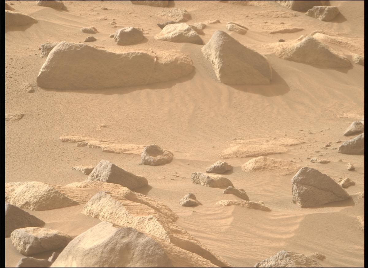This image was taken by MCZ_RIGHT onboard NASA's Mars rover Perseverance on Sol 1144
