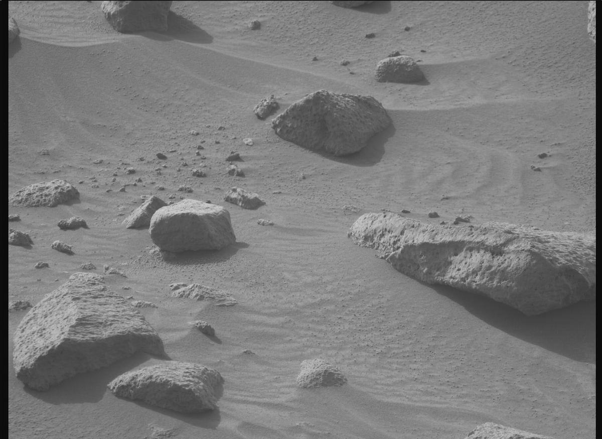 This image was taken by MCZ_RIGHT onboard NASA's Mars rover Perseverance on Sol 1144