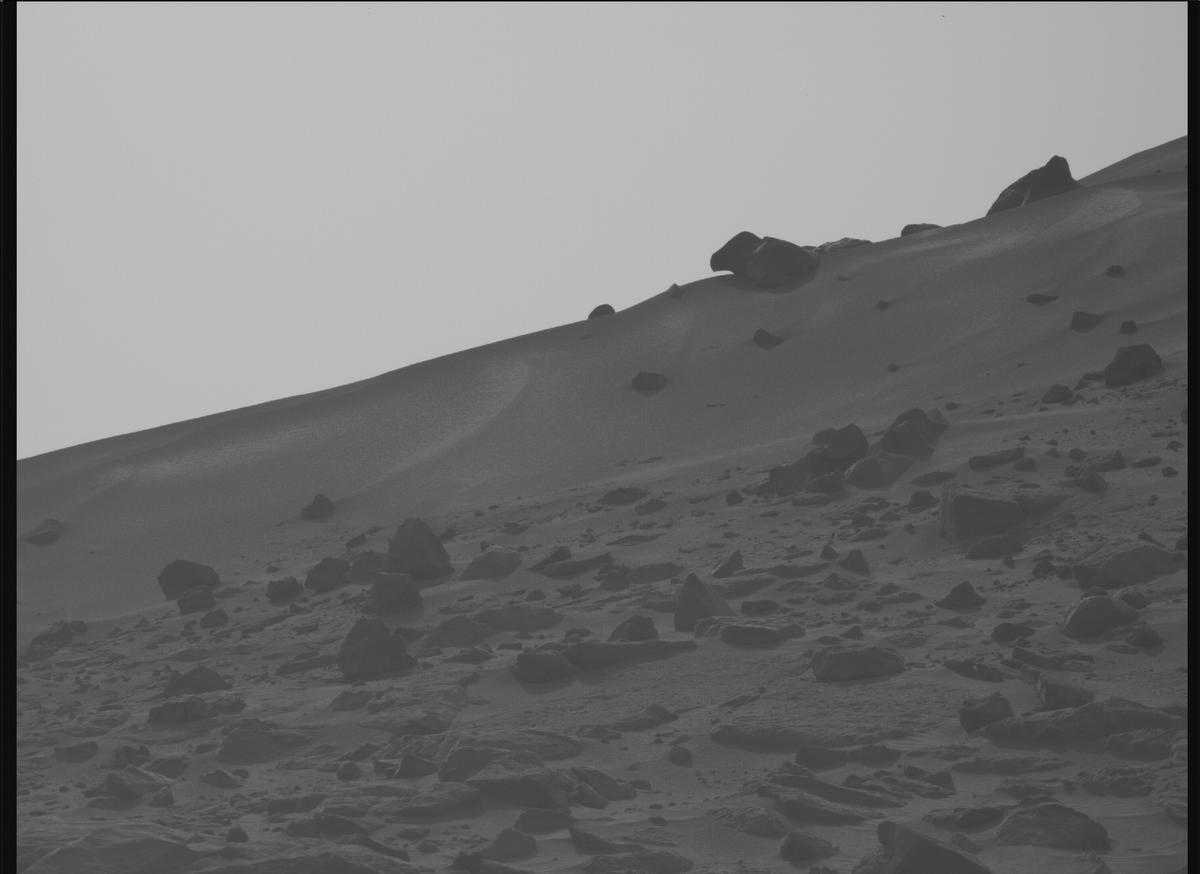 This image was taken by MCZ_RIGHT onboard NASA's Mars rover Perseverance on Sol 1147