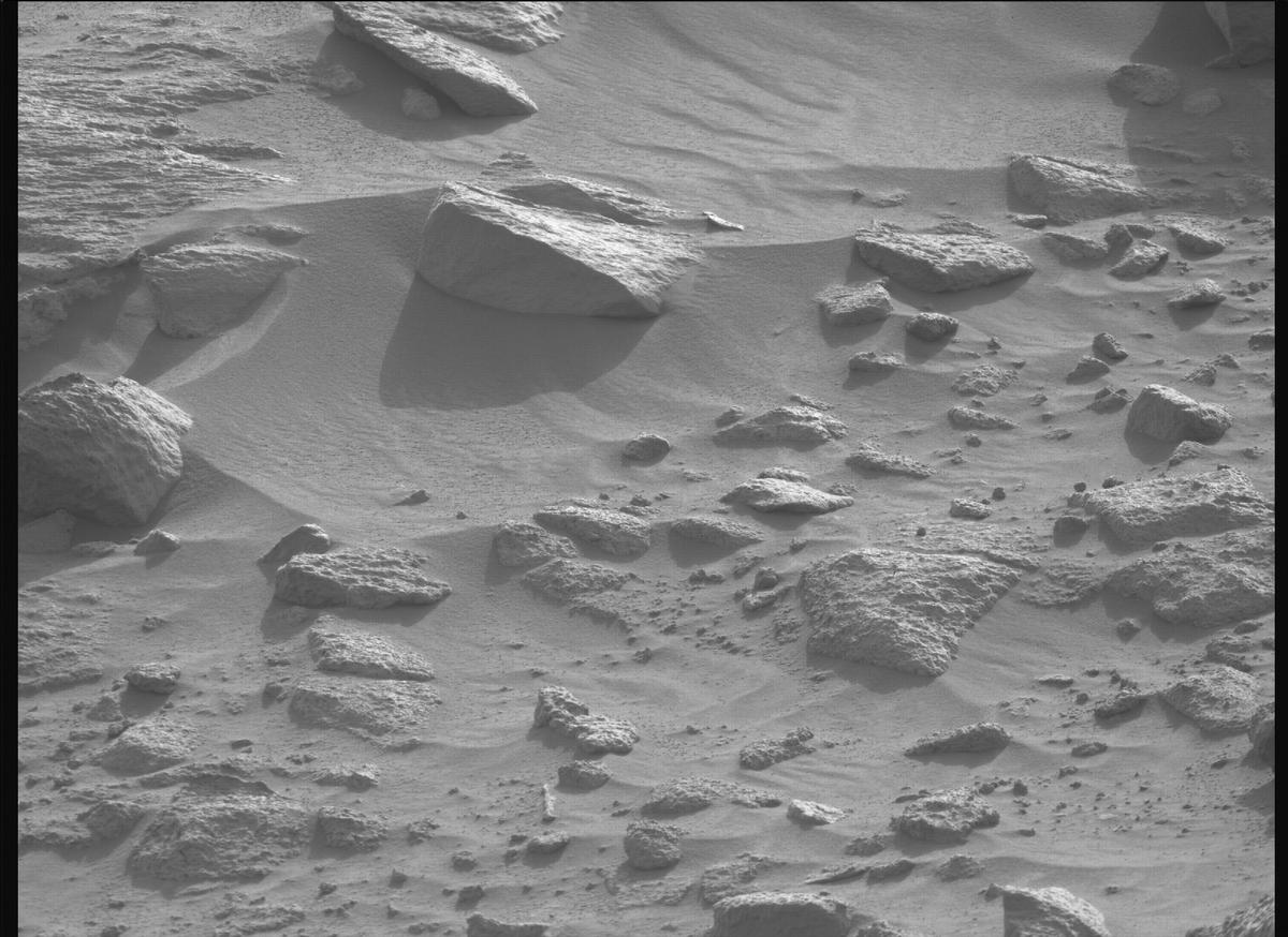 This image was taken by MCZ_RIGHT onboard NASA's Mars rover Perseverance on Sol 1147