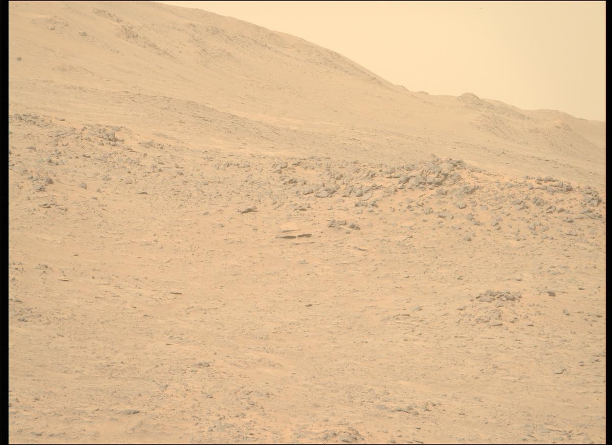 This image was taken by MCZ_RIGHT onboard NASA's Mars rover Perseverance on Sol 1152
