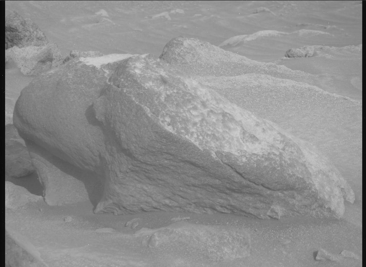 This image was taken by MCZ_RIGHT onboard NASA's Mars rover Perseverance on Sol 1152