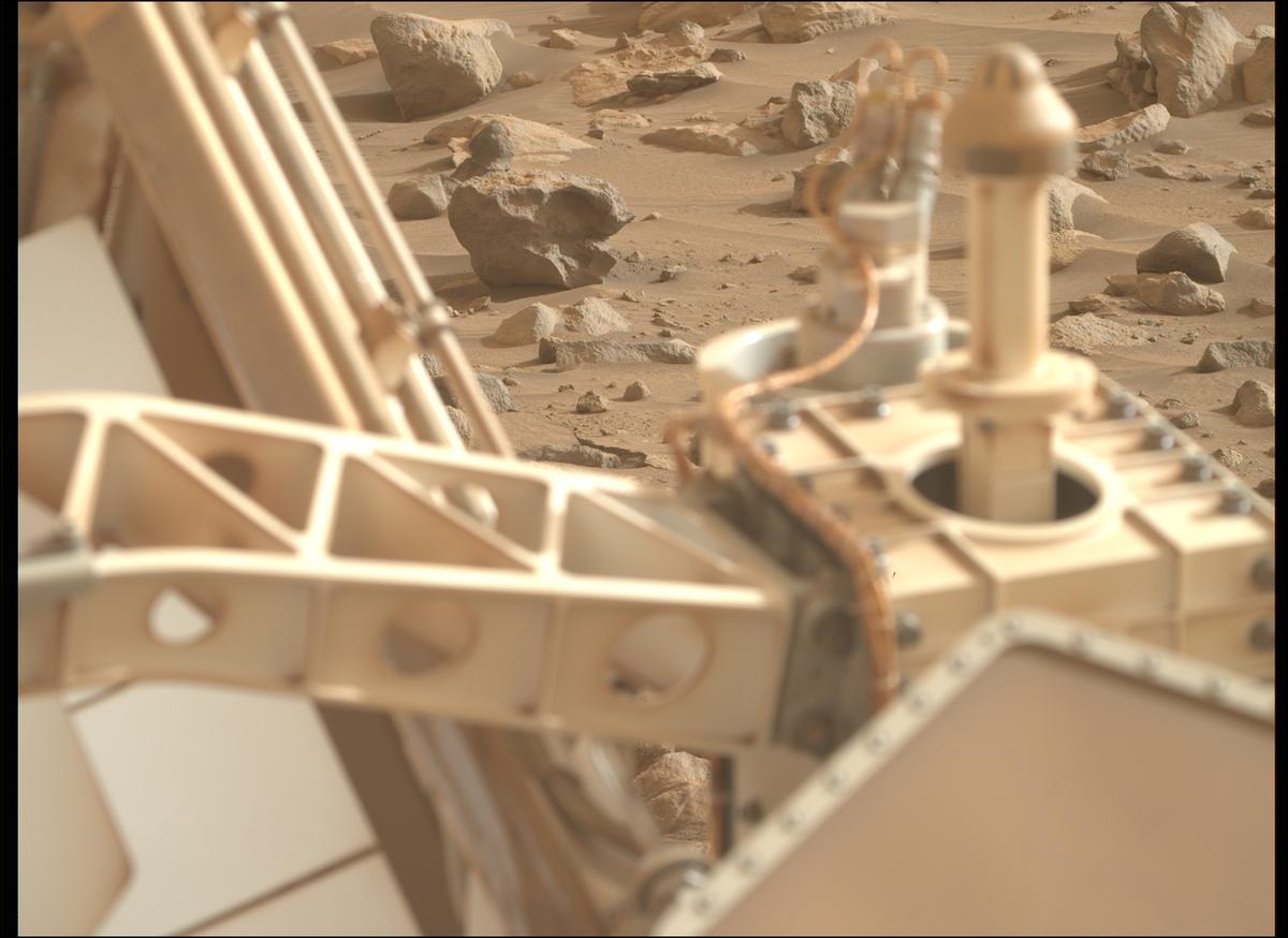This image was taken by MCZ_RIGHT onboard NASA's Mars rover Perseverance on Sol 1155