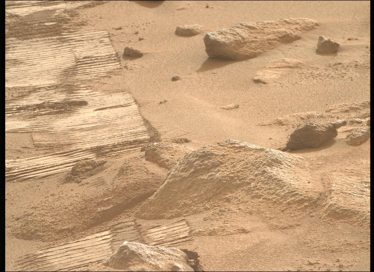 This image was taken by MCZ_RIGHT onboard NASA's Mars rover Perseverance on Sol 1161