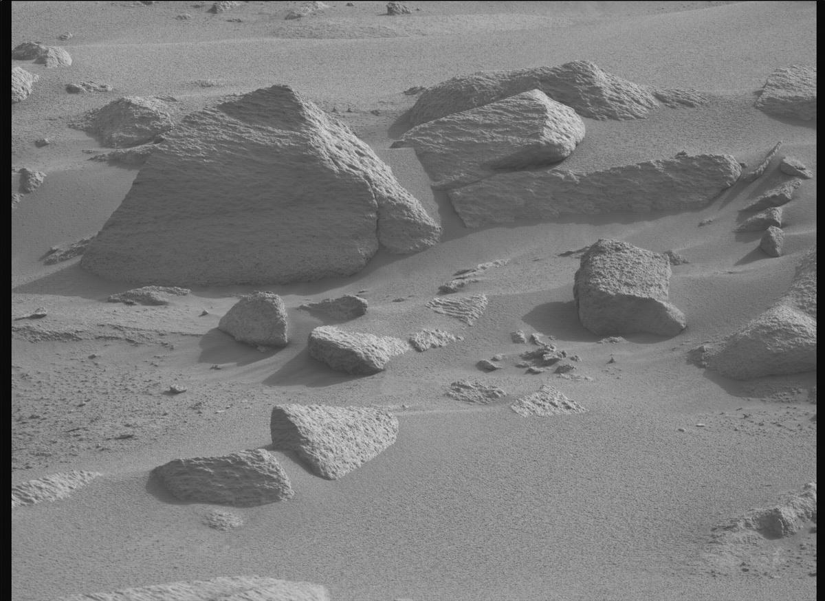 This image was taken by MCZ_RIGHT onboard NASA's Mars rover Perseverance on Sol 1161