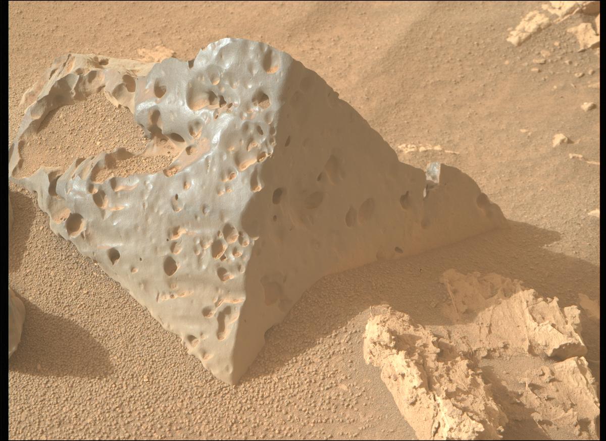 This image was taken by MCZ_RIGHT onboard NASA's Mars rover Perseverance on Sol 1176