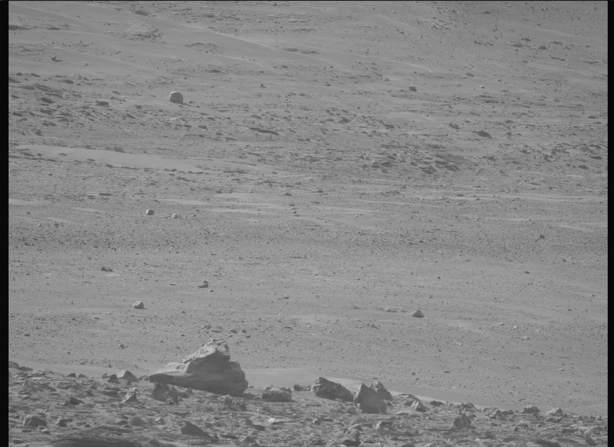This image was taken by MCZ_LEFT onboard NASA's Mars rover Perseverance on Sol 1181