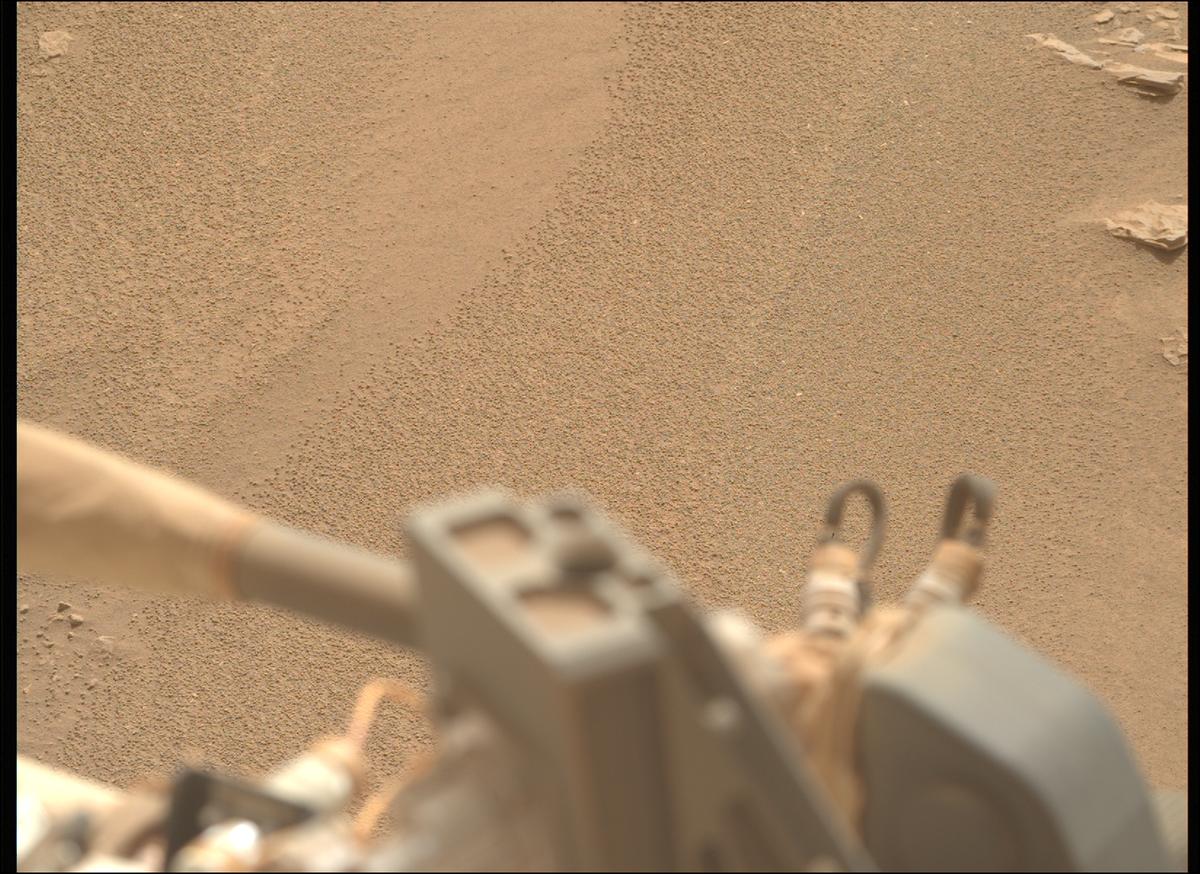 This image was taken by MCZ_RIGHT onboard NASA's Mars rover Perseverance on Sol 1183