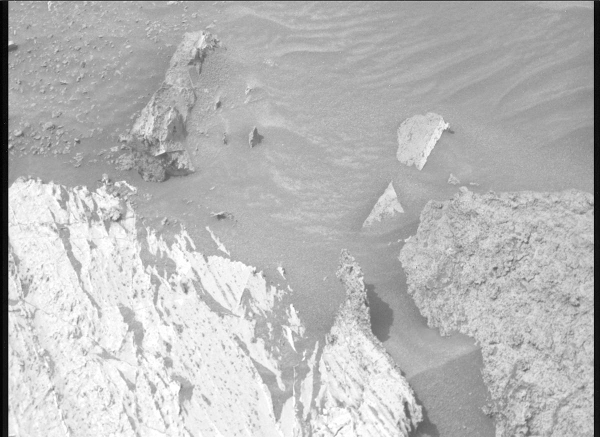 This image was taken by MCZ_RIGHT onboard NASA's Mars rover Perseverance on Sol 1186