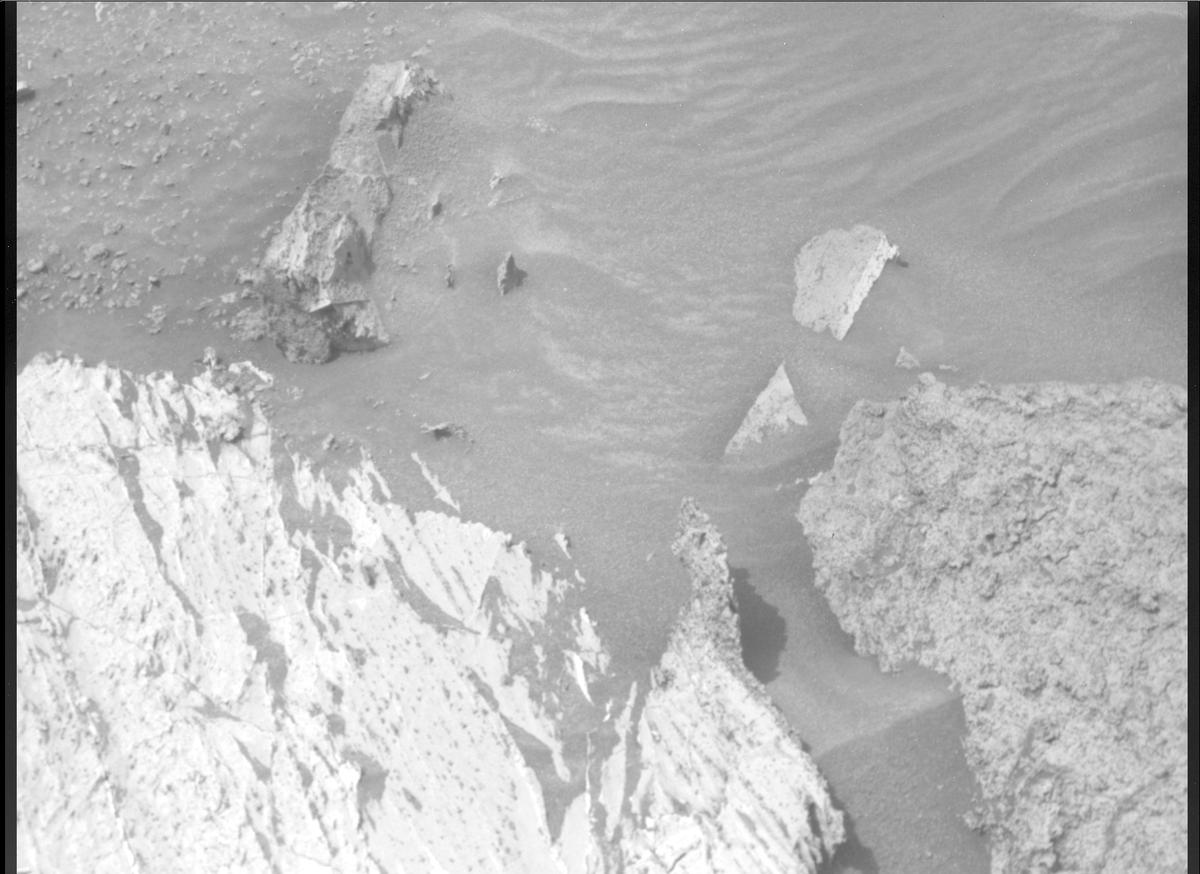 This image was taken by MCZ_RIGHT onboard NASA's Mars rover Perseverance on Sol 1186
