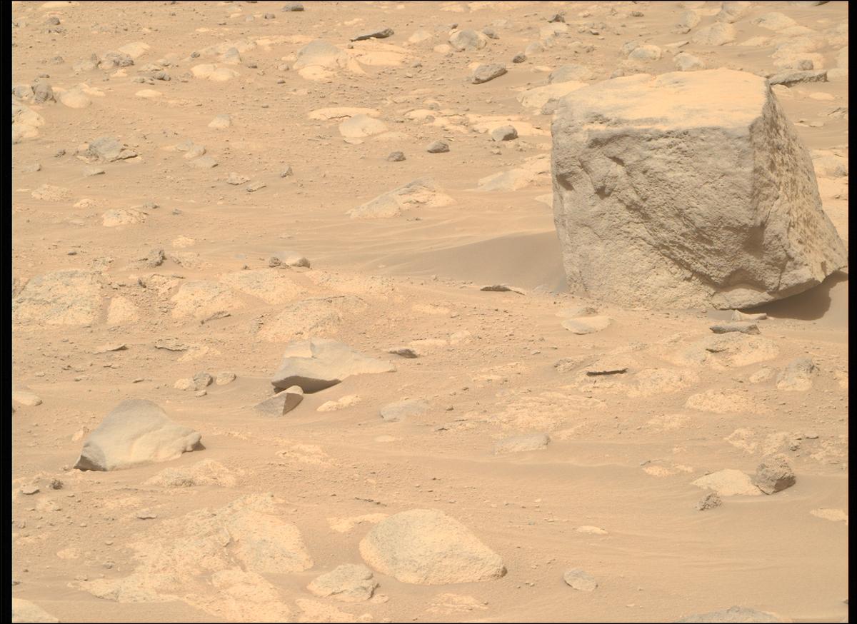 This image was taken by MCZ_RIGHT onboard NASA's Mars rover Perseverance on Sol 1189