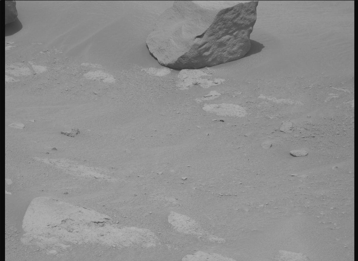 This image was taken by MCZ_RIGHT onboard NASA's Mars rover Perseverance on Sol 1189