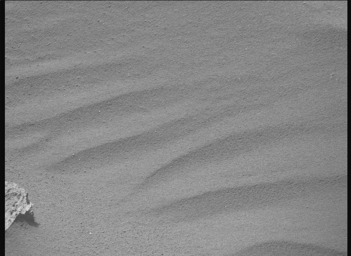 This image was taken by MCZ_RIGHT onboard NASA's Mars rover Perseverance on Sol 1212