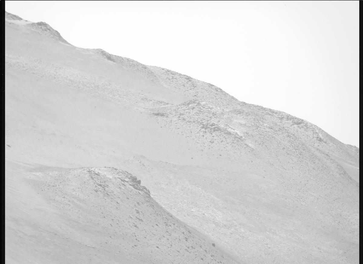 This image was taken by MCZ_RIGHT onboard NASA's Mars rover Perseverance on Sol 1213