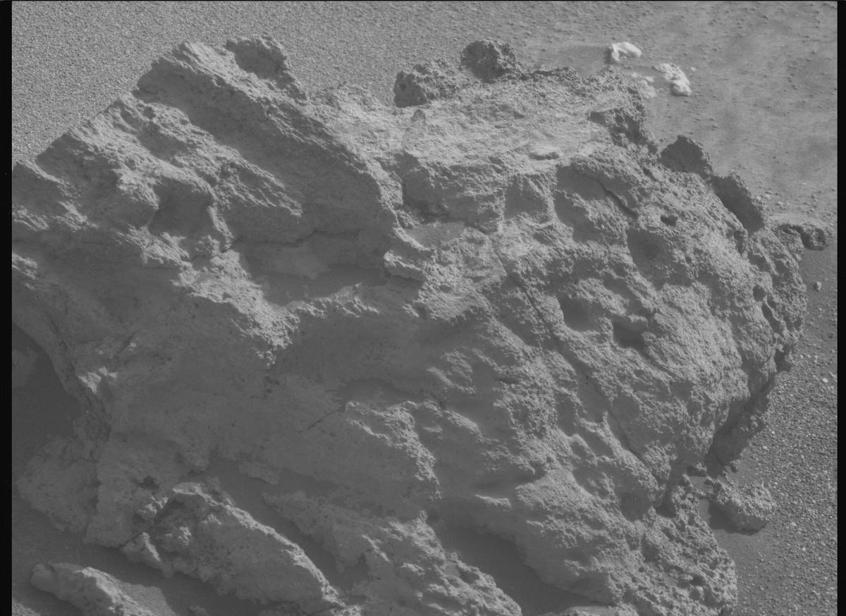 This image was taken by MCZ_RIGHT onboard NASA's Mars rover Perseverance on Sol 1233