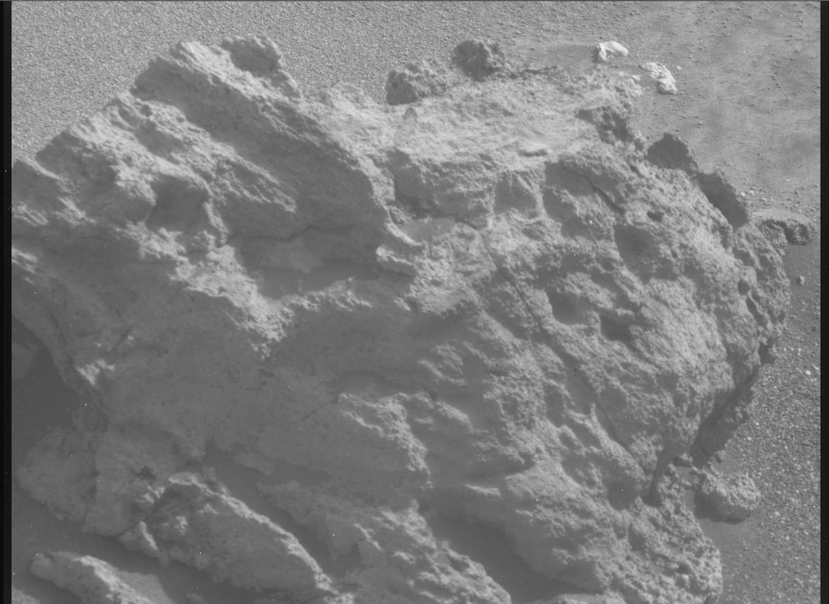 This image was taken by MCZ_RIGHT onboard NASA's Mars rover Perseverance on Sol 1233