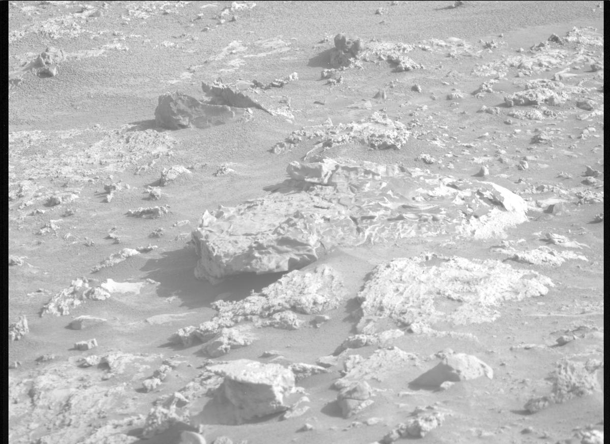 This image was taken by MCZ_RIGHT onboard NASA's Mars rover Perseverance on Sol 1235