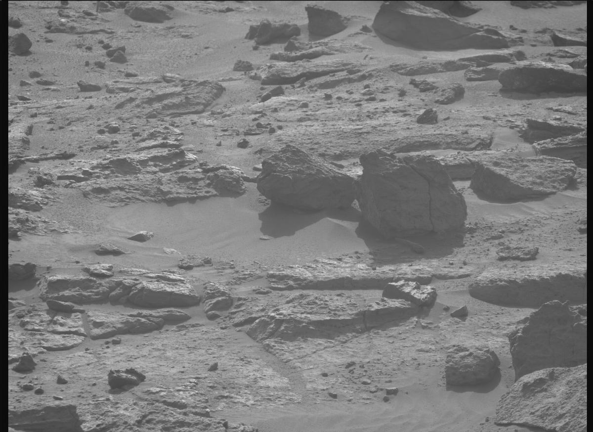 This image was taken by MCZ_RIGHT onboard NASA's Mars rover Perseverance on Sol 1240