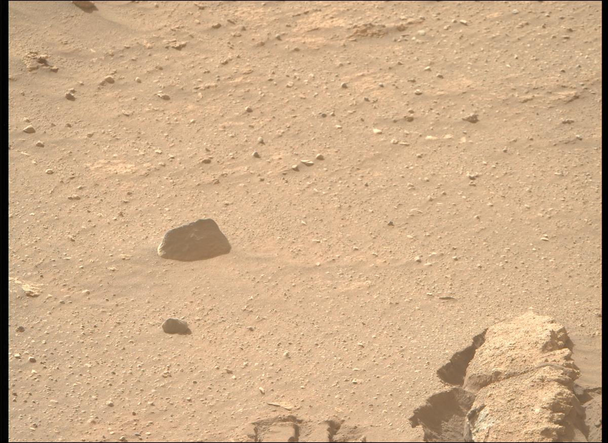 This image was taken by MCZ_RIGHT onboard NASA's Mars rover Perseverance on Sol 1240