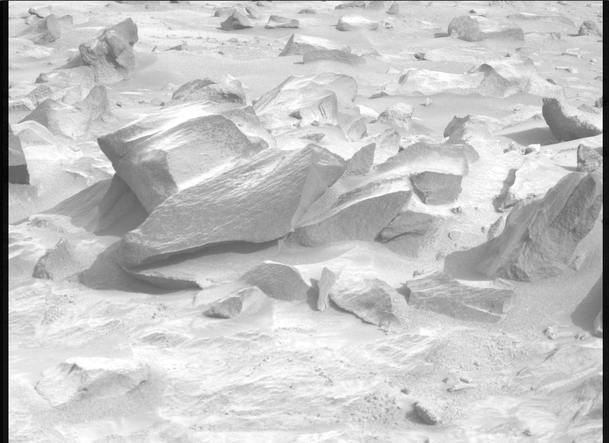 This image was taken by MCZ_RIGHT onboard NASA's Mars rover Perseverance on Sol 1261