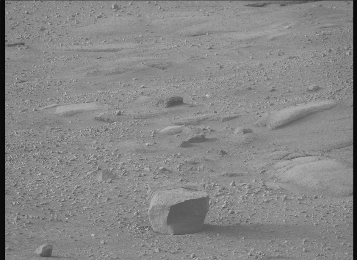 This image was taken by MCZ_RIGHT onboard NASA's Mars rover Perseverance on Sol 1270