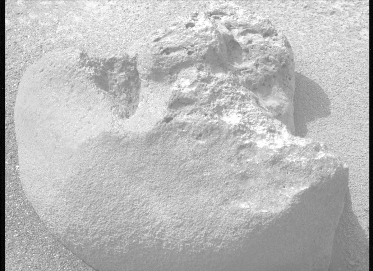 This image was taken by MCZ_LEFT onboard NASA's Mars rover Perseverance on Sol 1274