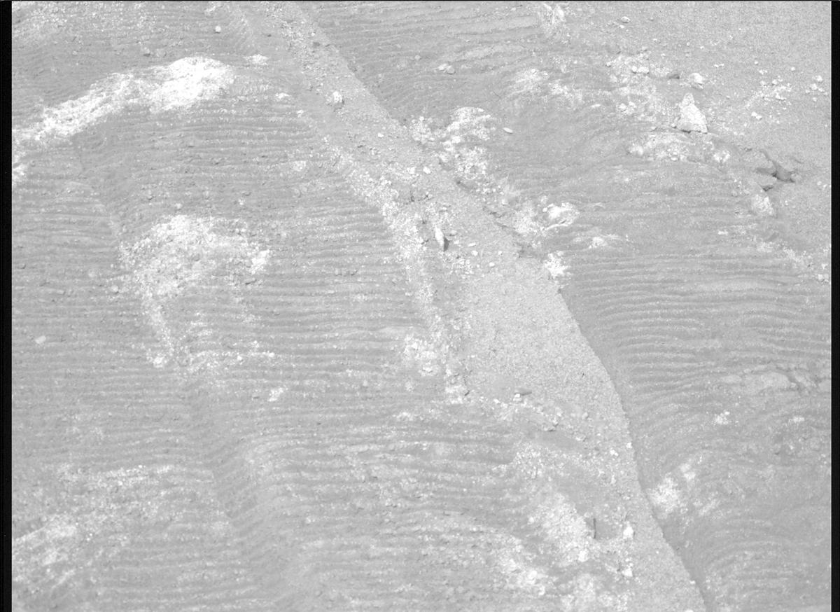 This image was taken by MCZ_RIGHT onboard NASA's Mars rover Perseverance on Sol 1297