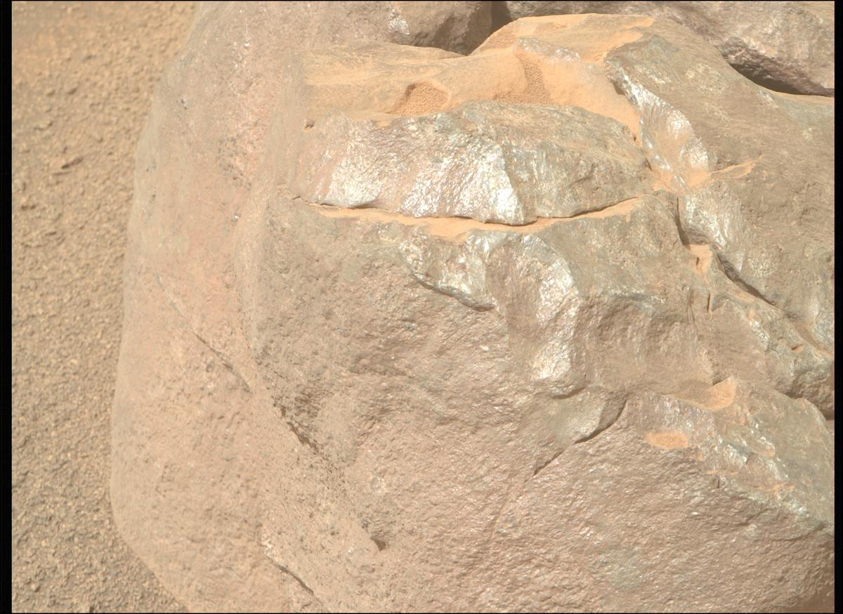 This image was taken by MCZ_RIGHT onboard NASA's Mars rover Perseverance on Sol 1302