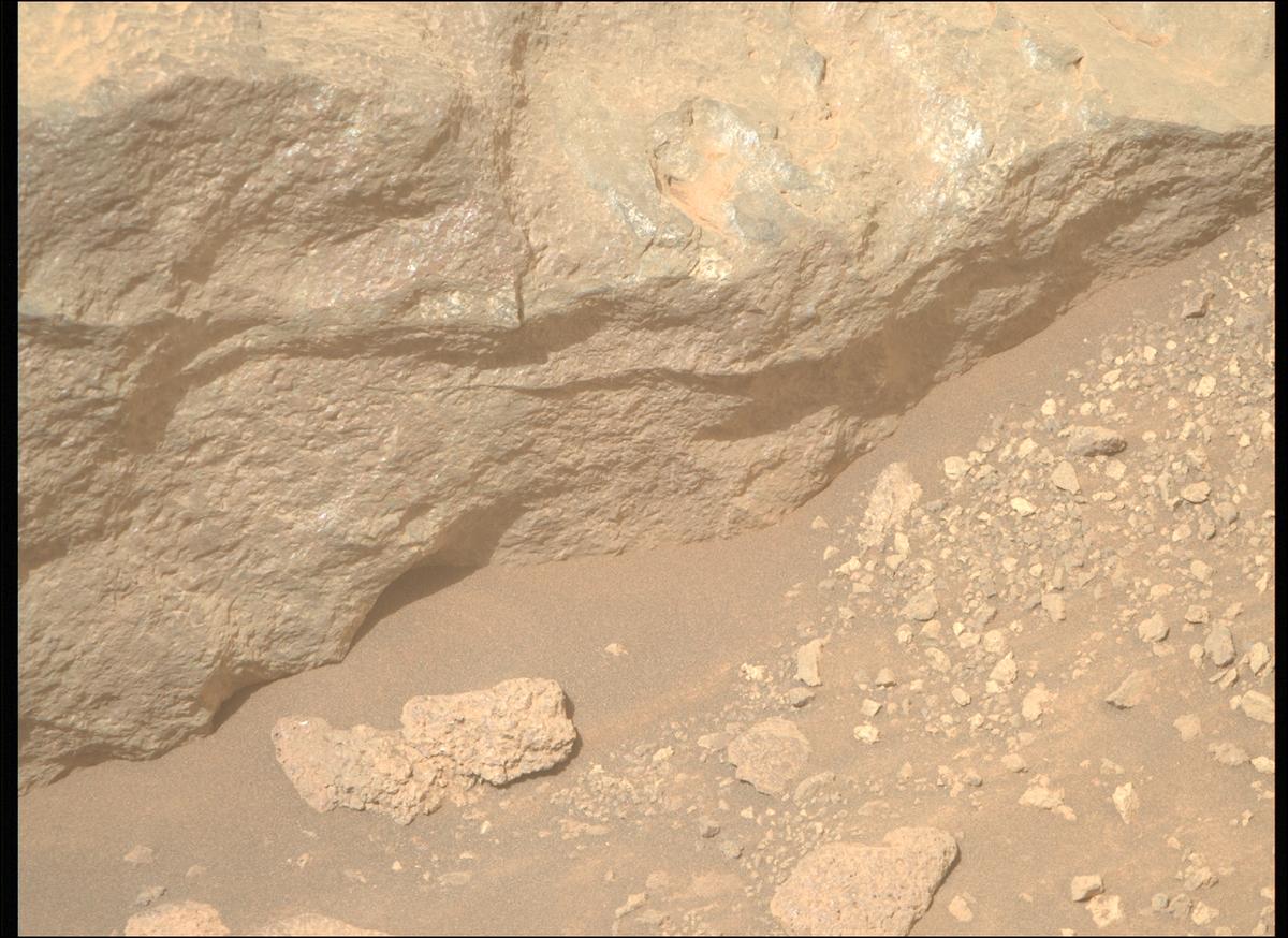 This image was taken by MCZ_RIGHT onboard NASA's Mars rover Perseverance on Sol 1302