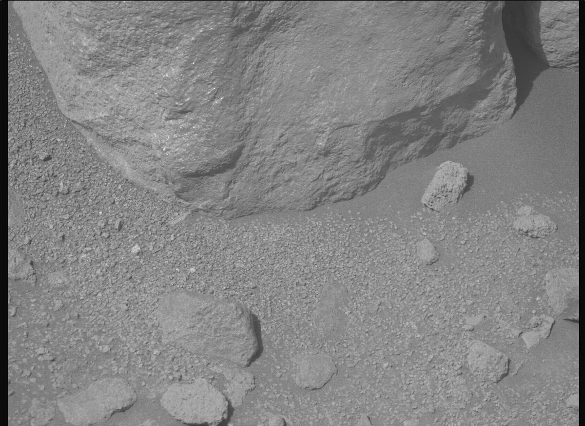 This image was taken by MCZ_RIGHT onboard NASA's Mars rover Perseverance on Sol 1302