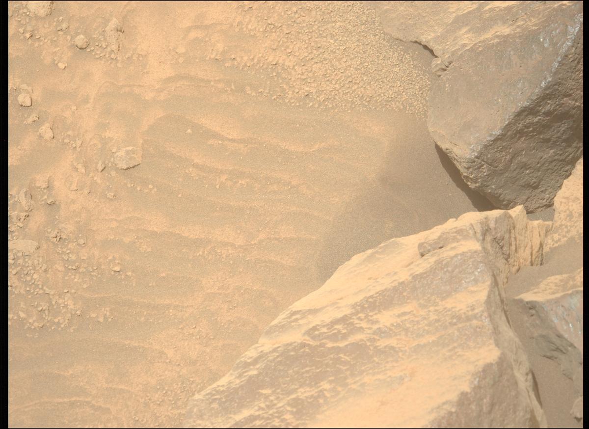 This image was taken by MCZ_LEFT onboard NASA's Mars rover Perseverance on Sol 1303