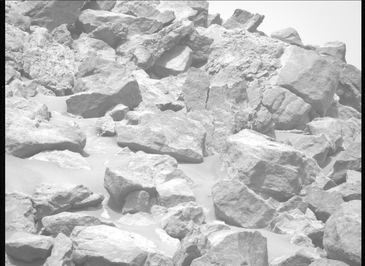 This image was taken by MCZ_LEFT onboard NASA's Mars rover Perseverance on Sol 1303